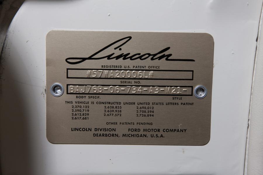  Lincoln Premiere Convertible Coupe 1957 года  (фото 2 из 24)